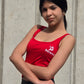 Top rojo intenso.