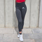 Leggins push up gris oscuro.